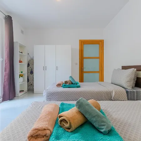 New Spacious 3bdr 2 Bth Bugibba Apartment