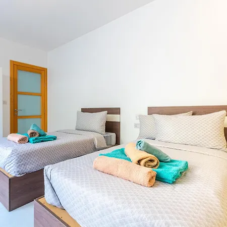 New Spacious 3bdr 2 Bth Bugibba Apartment *
