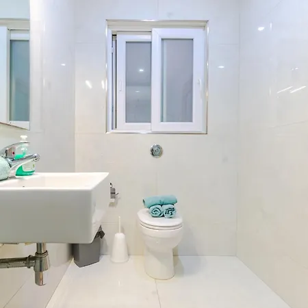 New Spacious 3bdr 2 Bth Bugibba Apartman