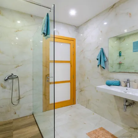 New Spacious 3bdr 2 Bth Bugibba San Pawl il-Baħar