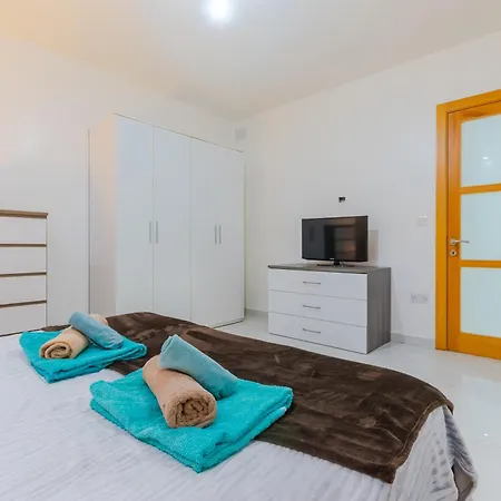 New Spacious 3bdr 2 Bth Bugibba Apartman San Pawl il-Baħar