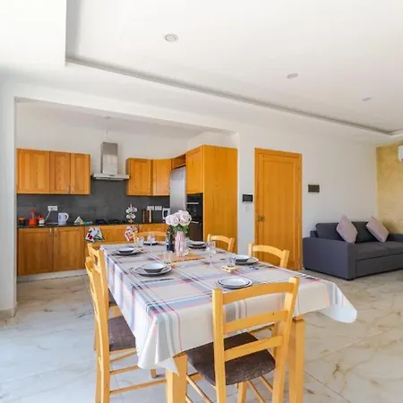 New Spacious 3bdr 2 Bth Bugibba Apartment *