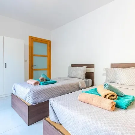 New Spacious 3bdr 2 Bth Bugibba San Pawl il-Baħar