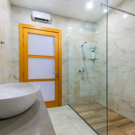 New Spacious 3bdr 2 Bth Bugibba Apartman *