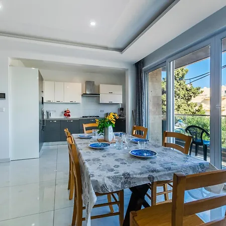 New Spacious 3bdr 2 Bth Bugibba Apartman *