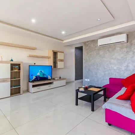 New Spacious 3bdr 2 Bth Bugibba Apartman *