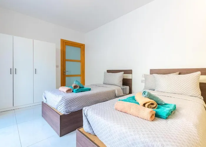 New Spacious 3bdr 2 Bth Bugibba St. Paul's Bay