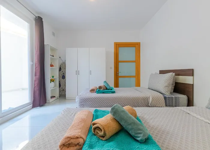 New Spacious 3bdr 2 Bth Bugibba Apartment