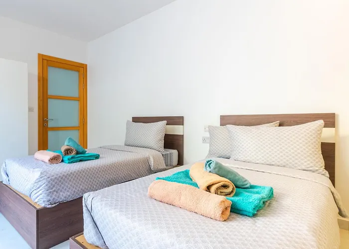 New Spacious 3bdr 2 Bth Bugibba Apartment *