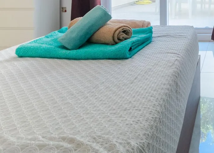 New Spacious 3bdr 2 Bth Bugibba St. Paul's Bay