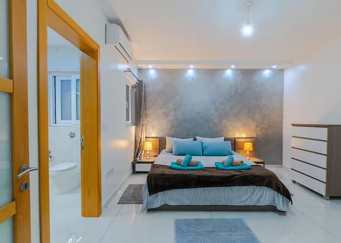 New Spacious 3bdr 2 Bth Bugibba Apartment